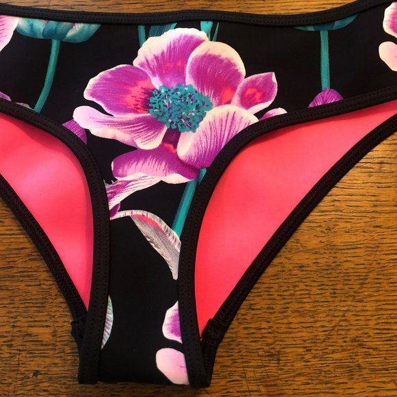 Body Glove Smush XS Floral Bikini Bottom NWT Super Stretchy - Picture 2 of 8